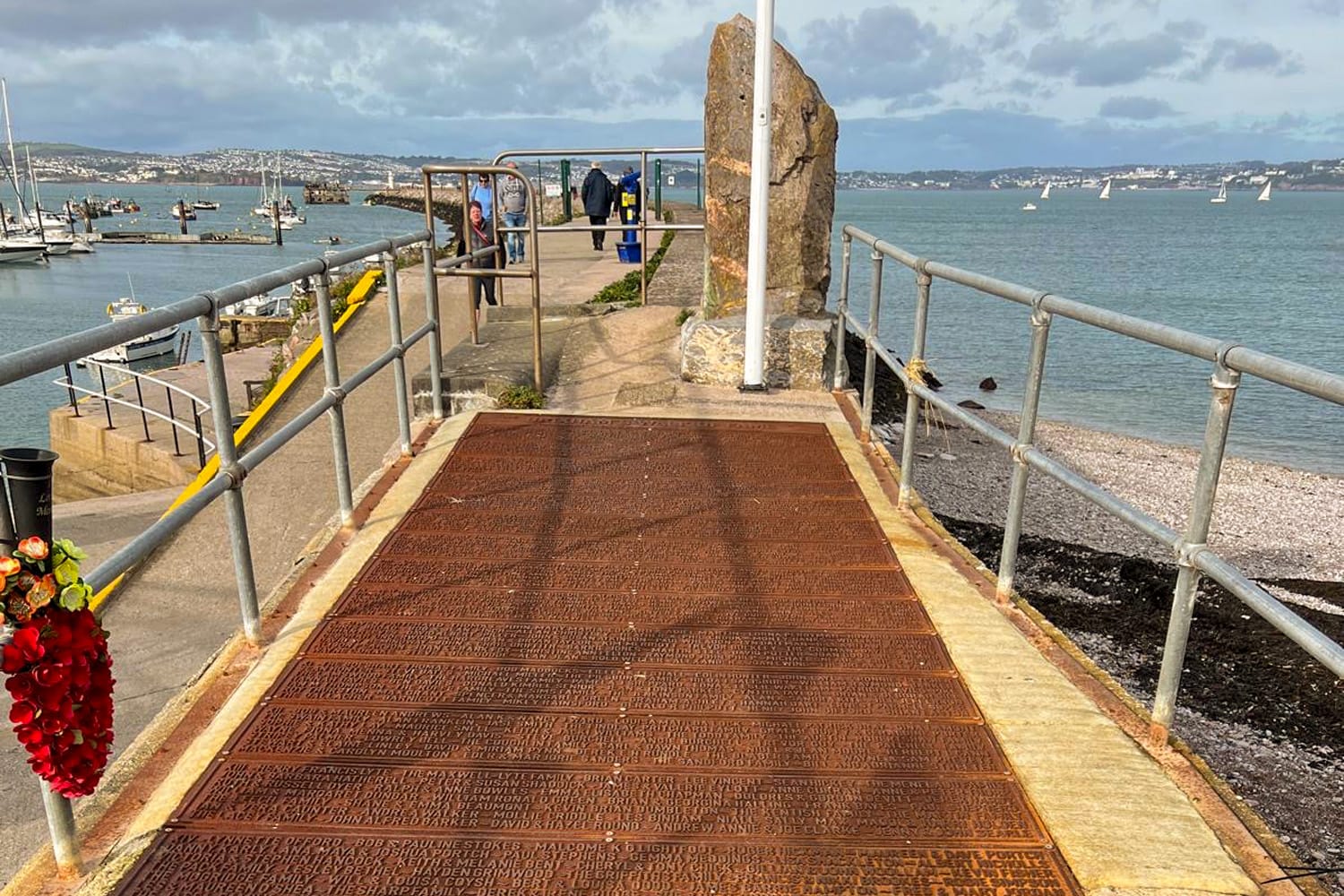 Brixham-Marina-View-brixham-guest-house-Brixham-Memorial